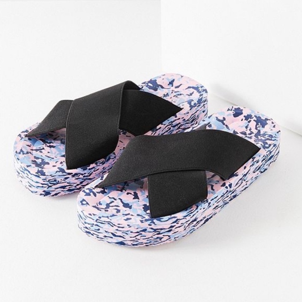 Comfortable Summer Confetti Platform Slides UO